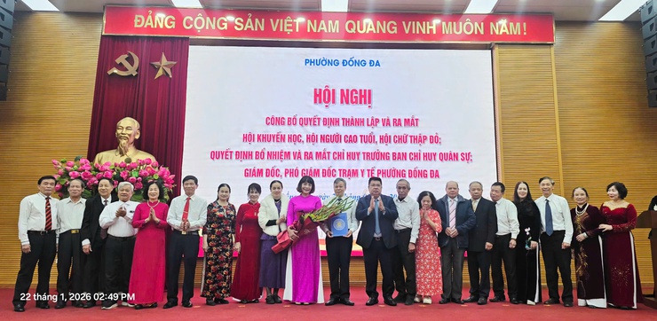 Phường Đống Đa công bố các quyết định về công tác cán bộ- Ảnh 6.