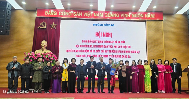 Phường Đống Đa công bố các quyết định về công tác cán bộ- Ảnh 7.