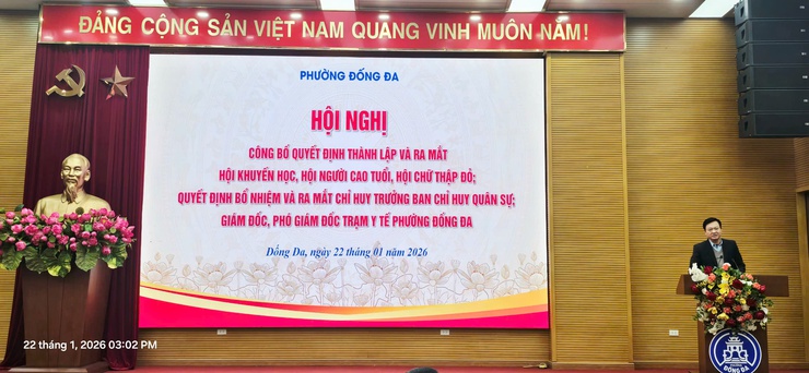Phường Đống Đa công bố các quyết định về công tác cán bộ- Ảnh 1.