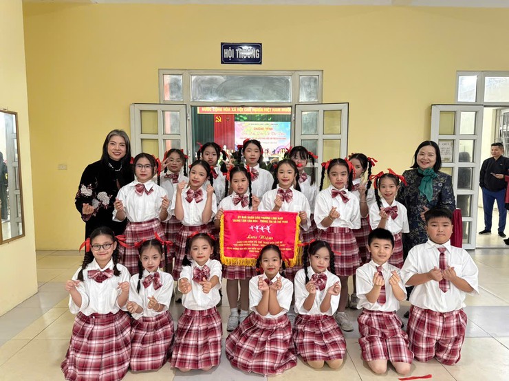 HỌC SINH TRƯỜNG TIỂU HỌC TRẦN PHÚ HÀO HỨNG THAM GIA GIAO LƯU DÂN VŨ THỂ THAO , VĂN NGHỆ CHÀO MỪNG ĐẠI HỘI ĐẠI BIỂU TOÀN QUỐC LẦN THỨ XIV CỦA ĐẢNG- Ảnh 2.