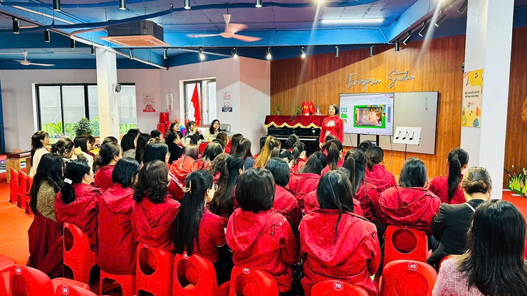 Trường Mầm non Họa Mi bồi dưỡng chuyên môn cho đội ngũ giáo viên trong việc tổ chức hoạt động âm nhạc cho trẻ - Ảnh 2.