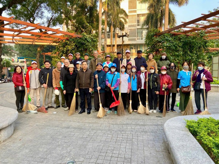 ỦY BAN MẶT TRẬN TỔ QUỐC VIỆT NAM PHƯỜNG KIM LIÊN RA QUÂN TỔNG VỆ SINH MÔI TRƯỜNG- Ảnh 9.