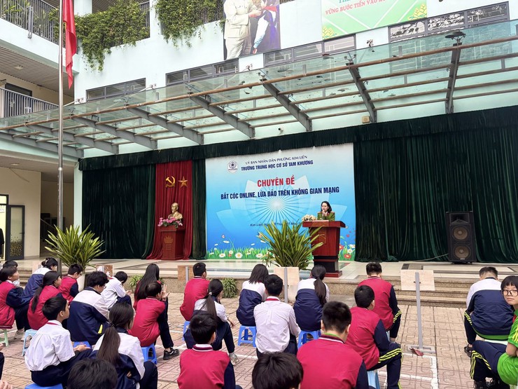 TUYÊN TRUYỀN, PHỔ BIẾN PHÁP LUẬT – CHUNG TAY BẢO VỆ THIẾU NHI TRÊN ĐỊA BÀN PHƯỜNG KIM LIÊN- Ảnh 4.