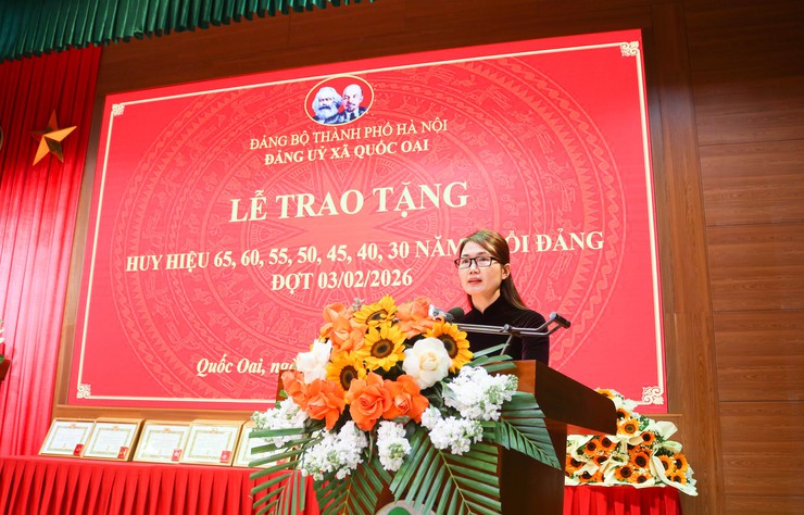 39 Đảng viên xã Quốc Oai được trao tặng Huy hiệu Đảng dịp kỷ niệm 96 năm Ngày thành lập Đảng Cộng sản Việt Nam- Ảnh 9.