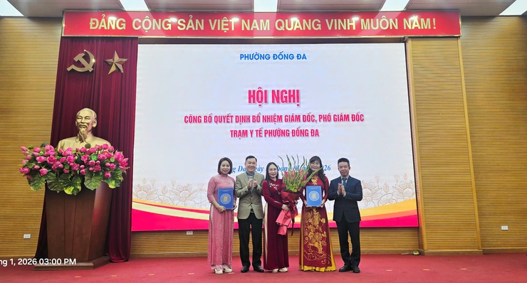 Phường Đống Đa công bố các quyết định về công tác cán bộ- Ảnh 2.