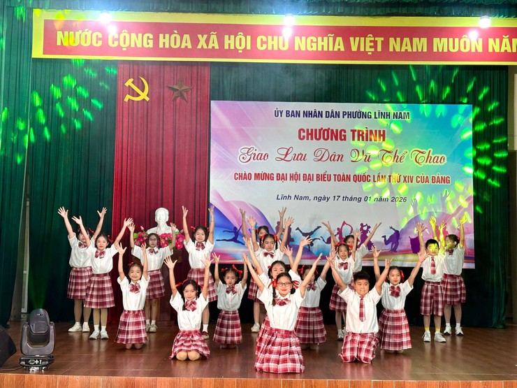 HỌC SINH TRƯỜNG TIỂU HỌC TRẦN PHÚ HÀO HỨNG THAM GIA GIAO LƯU DÂN VŨ THỂ THAO , VĂN NGHỆ CHÀO MỪNG ĐẠI HỘI ĐẠI BIỂU TOÀN QUỐC LẦN THỨ XIV CỦA ĐẢNG- Ảnh 5.