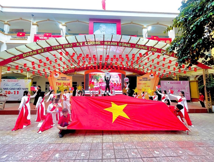 Trương THCS Hoàng Liệt tổ chức Lễ Sơ kết học kì I
Năm học 2025 - 2026 - Ảnh 5.