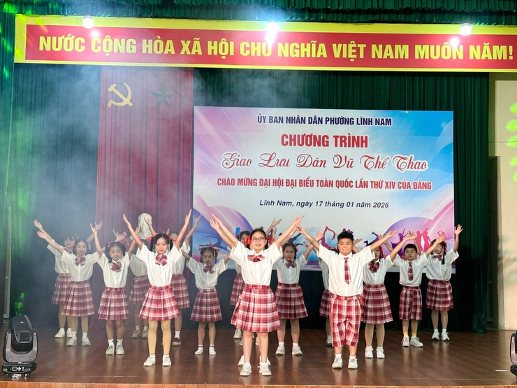 HỌC SINH TRƯỜNG TIỂU HỌC TRẦN PHÚ HÀO HỨNG THAM GIA GIAO LƯU DÂN VŨ THỂ THAO , VĂN NGHỆ CHÀO MỪNG ĐẠI HỘI ĐẠI BIỂU TOÀN QUỐC LẦN THỨ XIV CỦA ĐẢNG- Ảnh 6.