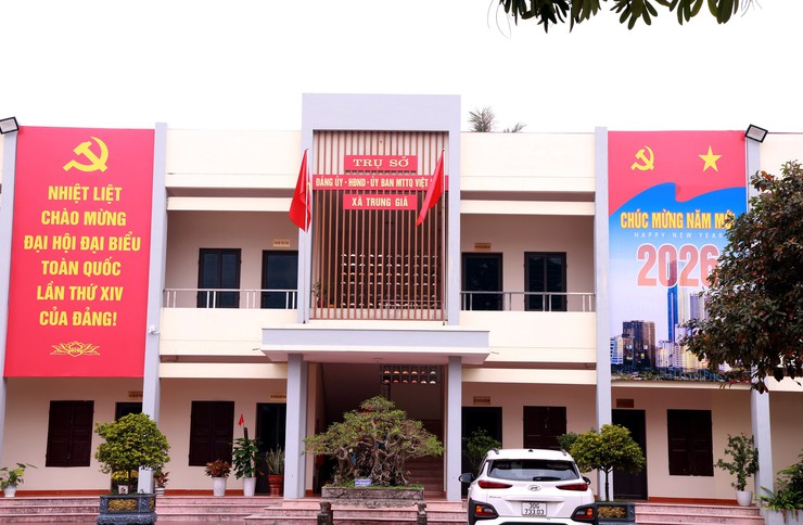 TRUNG GIÃ: RỰC RỠ CỜ HOA CHÀO MỪNG ĐẠI HỘI XIV CỦA ĐẢNG- Ảnh 1.