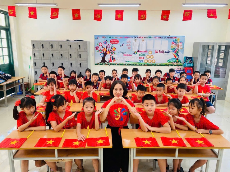 TRUNG GIÃ: RỰC RỠ CỜ HOA CHÀO MỪNG ĐẠI HỘI XIV CỦA ĐẢNG- Ảnh 6.