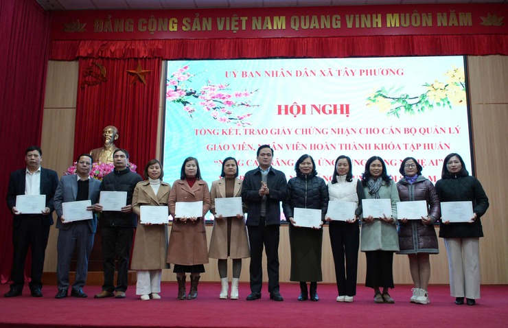 Hội nghị tổng kết và trao giấy chứng nhận khóa tập huấn “Nâng cao năng lực ứng dụng công nghệ AI”, triển khai nền tảng chuyển đổi số OLM- Ảnh 5.