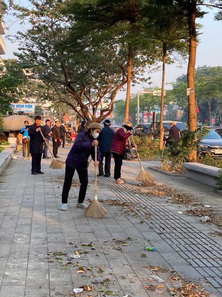 ỦY BAN MẶT TRẬN TỔ QUỐC VIỆT NAM PHƯỜNG KIM LIÊN RA QUÂN TỔNG VỆ SINH MÔI TRƯỜNG- Ảnh 5.