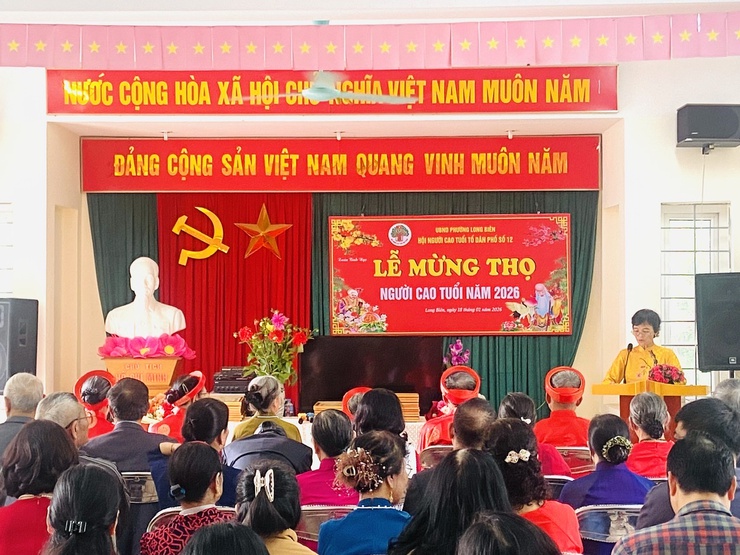 Các tổ dân phố trên địa bàn phường Long Biên tổ chức Lễ chúc thọ, mừng thọ cho người cao tuổi- Ảnh 1.