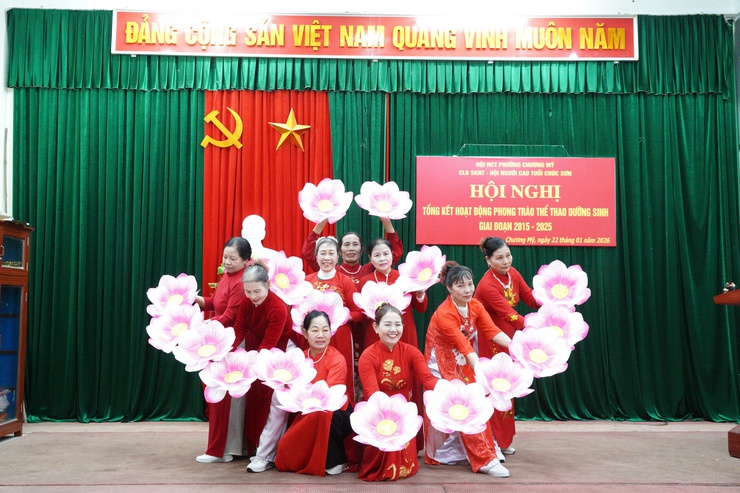 Câu lạc bộ Sức khỏe ngoài trời Người cao tuổi Chúc Sơn tổng kết phong trào dưỡng sinh giai đoạn 2015 – 2025- Ảnh 1.
