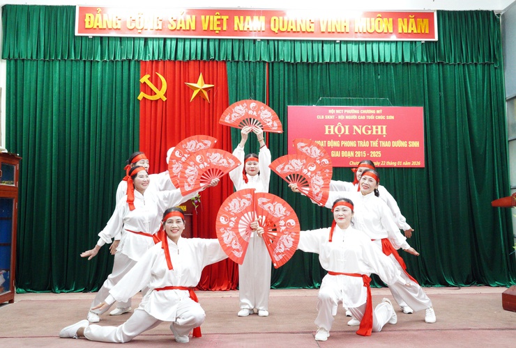 Câu lạc bộ Sức khỏe ngoài trời Người cao tuổi Chúc Sơn tổng kết phong trào dưỡng sinh giai đoạn 2015 – 2025- Ảnh 2.