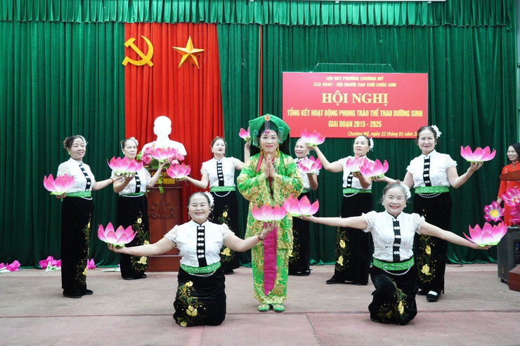 Câu lạc bộ Sức khỏe ngoài trời Người cao tuổi Chúc Sơn tổng kết phong trào dưỡng sinh giai đoạn 2015 – 2025- Ảnh 3.