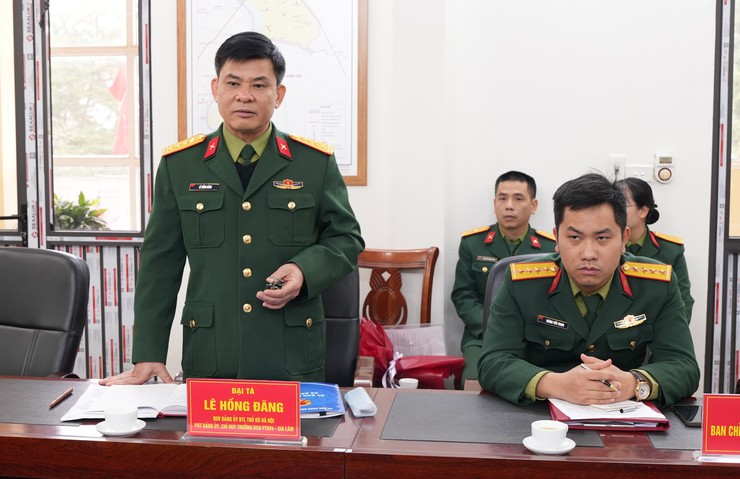 UBND xã Bát Tràng tổ chức hội nghị bàn giao nhiệm vụ Chỉ huy trưởng Ban Chỉ huy Quân sự xã- Ảnh 2.