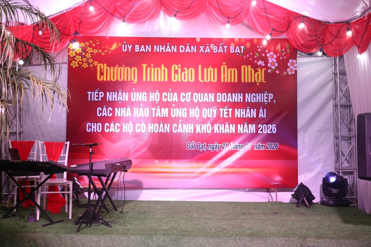 Gần 500 triệu đồng chăm lo Tết cho người nghèo từ chương trình "Đêm nhạc tết yêu thương xuân Bính Ngọ 2026"- Ảnh 3.