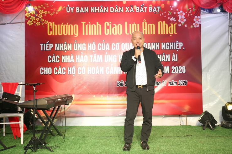 Gần 500 triệu đồng chăm lo Tết cho người nghèo từ chương trình "Đêm nhạc tết yêu thương xuân Bính Ngọ 2026"- Ảnh 4.