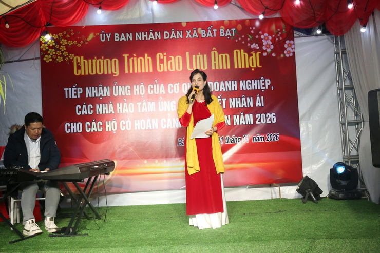 Gần 500 triệu đồng chăm lo Tết cho người nghèo từ chương trình "Đêm nhạc tết yêu thương xuân Bính Ngọ 2026"- Ảnh 5.