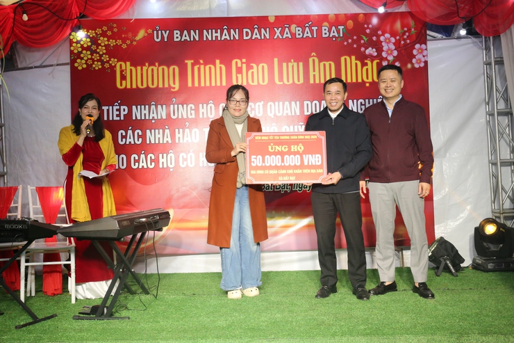 Gần 500 triệu đồng chăm lo Tết cho người nghèo từ chương trình "Đêm nhạc tết yêu thương xuân Bính Ngọ 2026"- Ảnh 2.