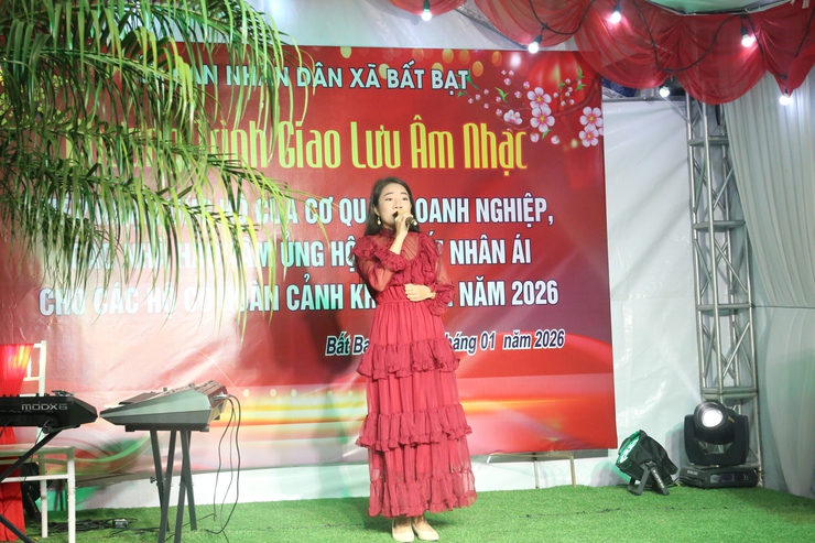 Gần 500 triệu đồng chăm lo Tết cho người nghèo từ chương trình "Đêm nhạc tết yêu thương xuân Bính Ngọ 2026"- Ảnh 6.