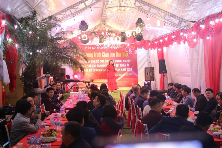 Gần 500 triệu đồng chăm lo Tết cho người nghèo từ chương trình "Đêm nhạc tết yêu thương xuân Bính Ngọ 2026"- Ảnh 8.