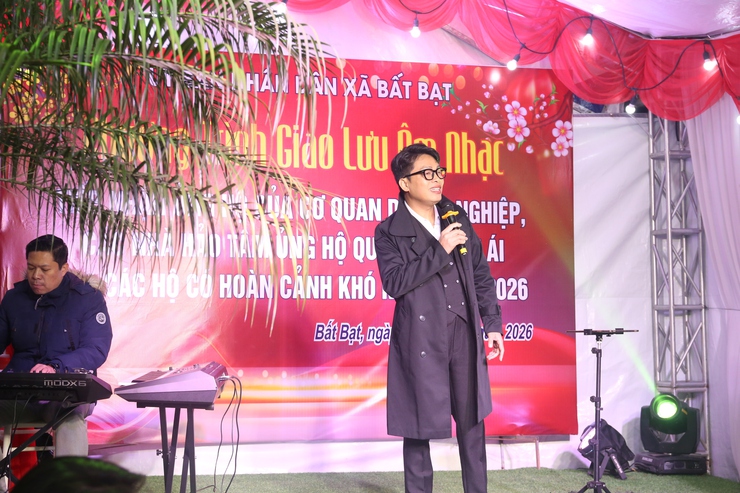 Gần 500 triệu đồng chăm lo Tết cho người nghèo từ chương trình "Đêm nhạc tết yêu thương xuân Bính Ngọ 2026"- Ảnh 9.