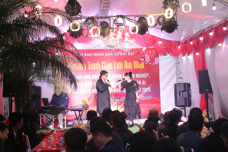 Gần 500 triệu đồng chăm lo Tết cho người nghèo từ chương trình "Đêm nhạc tết yêu thương xuân Bính Ngọ 2026"- Ảnh 11.