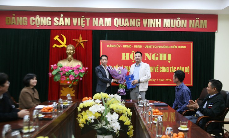 UBND phường Kiến Hưng bổ nhiệm Phó Giám đốc Ban Quản lý dự án Đầu tư - Hạ tầng- Ảnh 1.