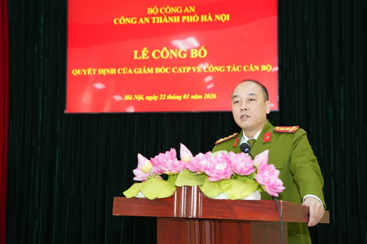 Trao Quyết định cho đồng chí Trưởng công an, Phó Trưởng công an xã Chuyên Mỹ- Ảnh 1.