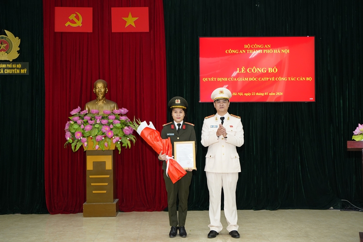 Trao Quyết định cho đồng chí Trưởng công an, Phó Trưởng công an xã Chuyên Mỹ- Ảnh 6.