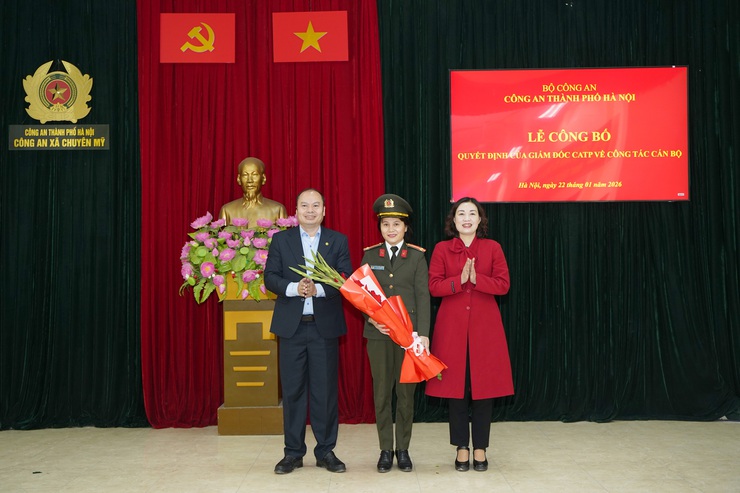 Trao Quyết định cho đồng chí Trưởng công an, Phó Trưởng công an xã Chuyên Mỹ- Ảnh 7.