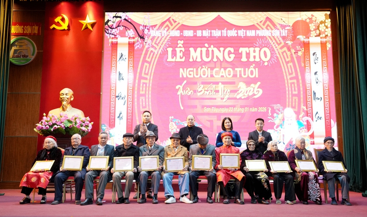 PHƯỜNG SƠN TÂY MỪNG THỌ CHO HƠN 300 NGƯỜI CAO TUỔI XUÂN BÍNH NGỌ 2026- Ảnh 3.