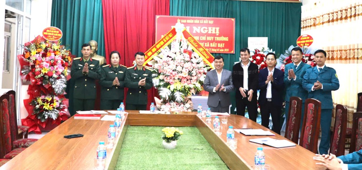 Ban chỉ huy quân sự xã Bất Bạt long trọng tổ chức lễ bàn giao chức trách, nhiệm vụ chỉ huy trưởng- Ảnh 2.
