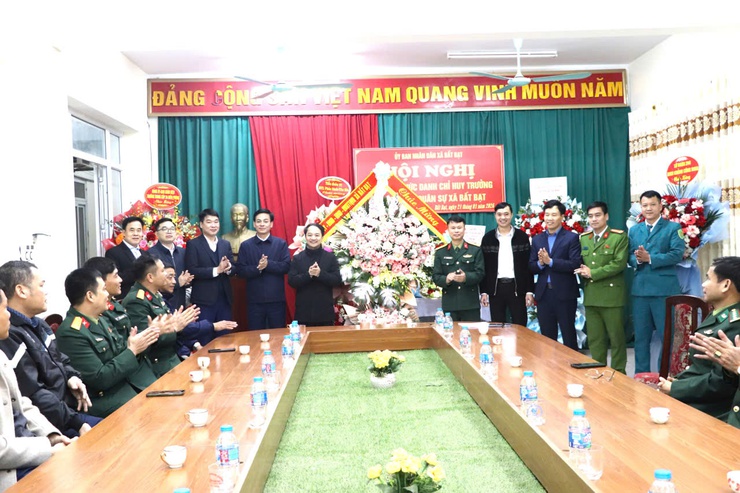 Ban chỉ huy quân sự xã Bất Bạt long trọng tổ chức lễ bàn giao chức trách, nhiệm vụ chỉ huy trưởng- Ảnh 1.