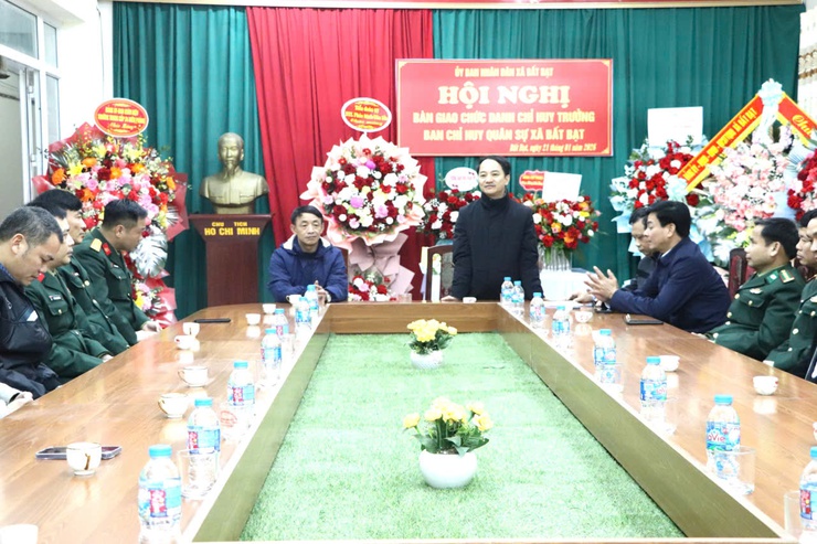 Ban chỉ huy quân sự xã Bất Bạt long trọng tổ chức lễ bàn giao chức trách, nhiệm vụ chỉ huy trưởng- Ảnh 3.