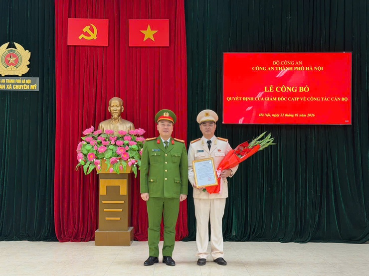 Trao Quyết định cho đồng chí Trưởng công an, Phó Trưởng công an xã Chuyên Mỹ- Ảnh 3.