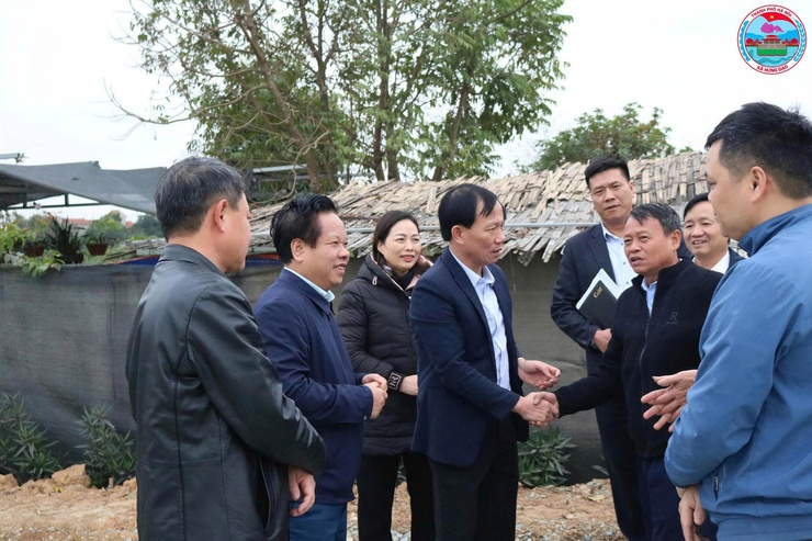 Đồng chí Bí thư Đảng ủy xã Hưng Đạo trực tiếp kiểm tra tình hình các công trình vi phạm về đất đai, trật tự xây dựng- Ảnh 2.