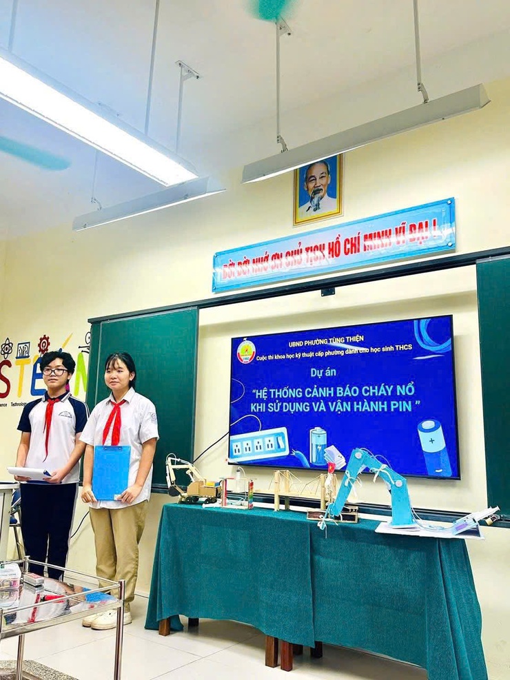Học sinh trường THCS Trung Sơn Trầm đạt giải Ba Cuộc thi nghiên cứu khoa học, kỹ thuật cấp thành phố dành cho học sinh trung học năm học 2025–2026

- Ảnh 2.
