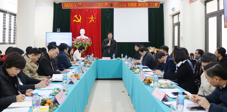 Đồng chí Trần Văn Chung – Phó Giám đốc Sở Y tế Hà Nội Tổ trưởng tổ công tác Sở Y tế Hà Nội làm trưởng đoàn đánh giá thực trạng Trạm Y tế xã Quốc Oai- Ảnh 1.