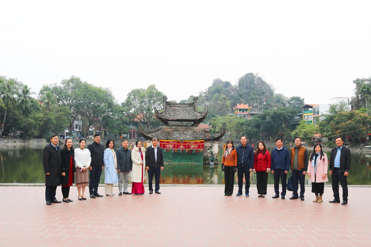 Đoàn đại biểu Đảng bộ tỉnh ủy tỉnh Tây Ninh tham dự đại hội XIV của Đảng dâng hương, vãn cảnh Chùa Thầy- Ảnh 10.