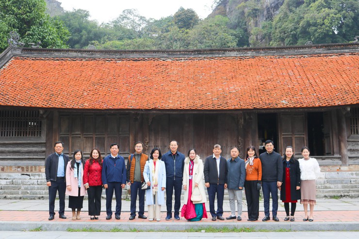 Đoàn đại biểu Đảng bộ tỉnh ủy tỉnh Tây Ninh tham dự đại hội XIV của Đảng dâng hương, vãn cảnh Chùa Thầy- Ảnh 11.