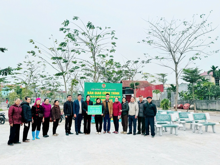 Hội Nông dân xã Nam Phù bàn giao công trình “Ghế đá” – việc làm nhỏ, ý nghĩa lớn chào mừng Đại hội XIV của Đảng- Ảnh 6.