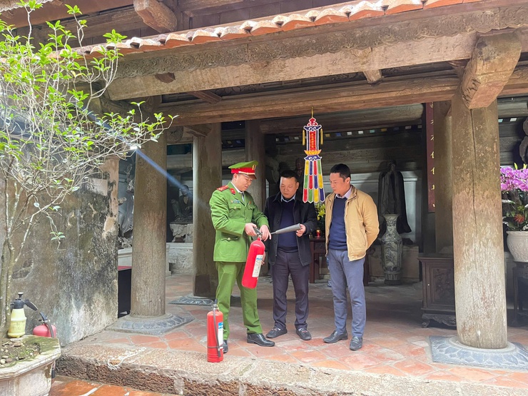 KIỂM TRA AN TOÀN PCCC&CNCH TẠI DI TÍCH QUỐC GIA ĐẶC BIỆT CHÙA TÂY PHƯƠNG TRONG DỊP TẾT NGUYÊN ĐÁN BÍNH NGỌ 2026- Ảnh 3.