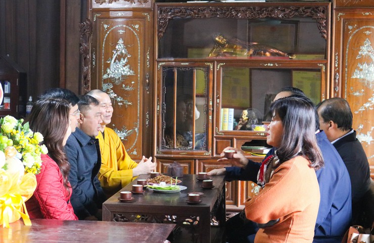 Đoàn đại biểu Đảng bộ tỉnh ủy tỉnh Tây Ninh tham dự đại hội XIV của Đảng dâng hương, vãn cảnh Chùa Thầy- Ảnh 3.