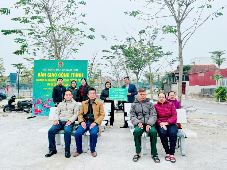 Hội Nông dân xã Nam Phù bàn giao công trình “Ghế đá” – việc làm nhỏ, ý nghĩa lớn chào mừng Đại hội XIV của Đảng- Ảnh 5.