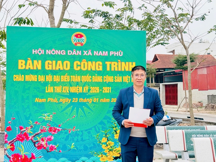 Hội Nông dân xã Nam Phù bàn giao công trình “Ghế đá” – việc làm nhỏ, ý nghĩa lớn chào mừng Đại hội XIV của Đảng- Ảnh 2.