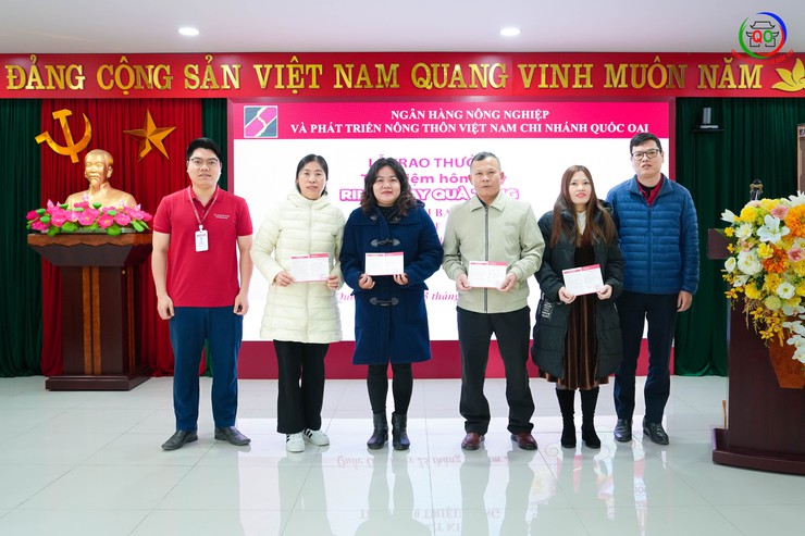 AGRIBANK CHI NHÁNH QUỐC OAI TRAO THƯỞNG CHƯƠNG TRÌNH "TIẾT KIỆM HÔM NAY – RINH NGAY QUÀ TẶNG", TIẾP TỤC TRIỂN KHAI NHIỀU ƯU ĐÃI HẤP DẪN CHO KHÁCH HÀNG- Ảnh 5.