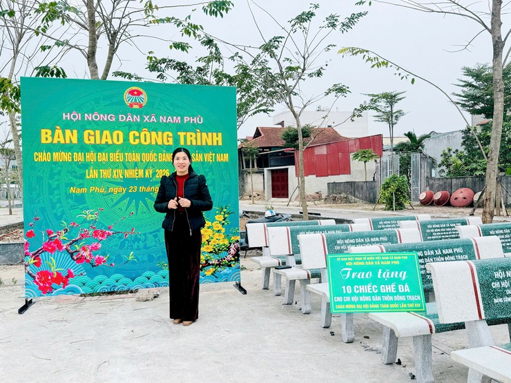 Hội Nông dân xã Nam Phù bàn giao công trình “Ghế đá” – việc làm nhỏ, ý nghĩa lớn chào mừng Đại hội XIV của Đảng- Ảnh 3.